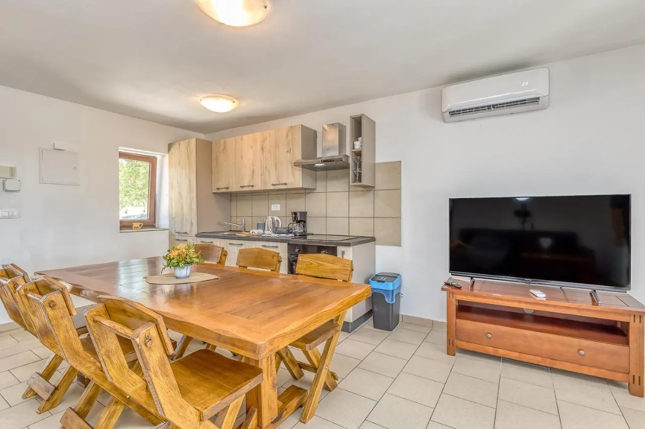 Holiday House Karbonaca With Private Pool Jursici