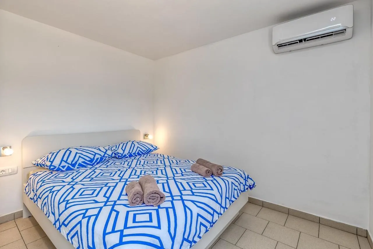 Holiday House Karbonaca With Private Pool Jursici Holiday home