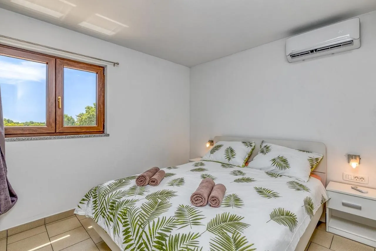 Holiday House Karbonaca With Private Pool Jursici
